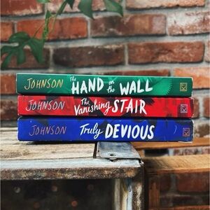 Truly Devious (3 Book Set) - Truly Devious, Vanishing Star, Hand on the Wall